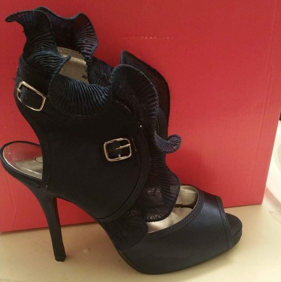 Blue Heels - Picture 1 of 1